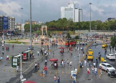 چه چیزی این همه گردشگر را به میدان تکسیم استانبول می کشاند؟