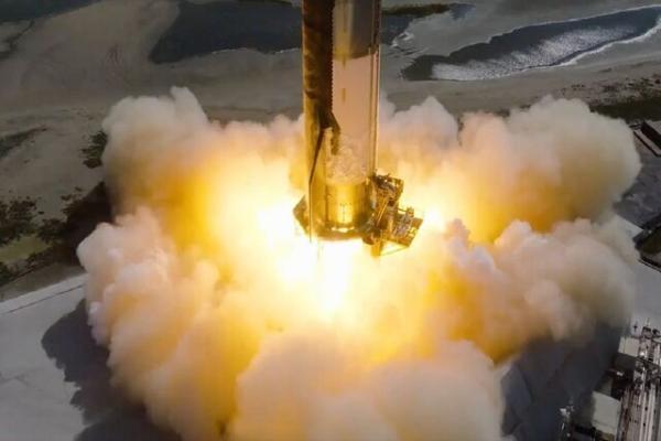 بزرگ ترین راکت ایلان ماسک راهی فضا می شود، عکس